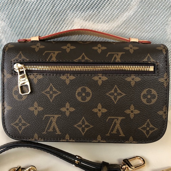 Louis Vuitton Chic Designer Shoulder Bag - Picture 9 of 12